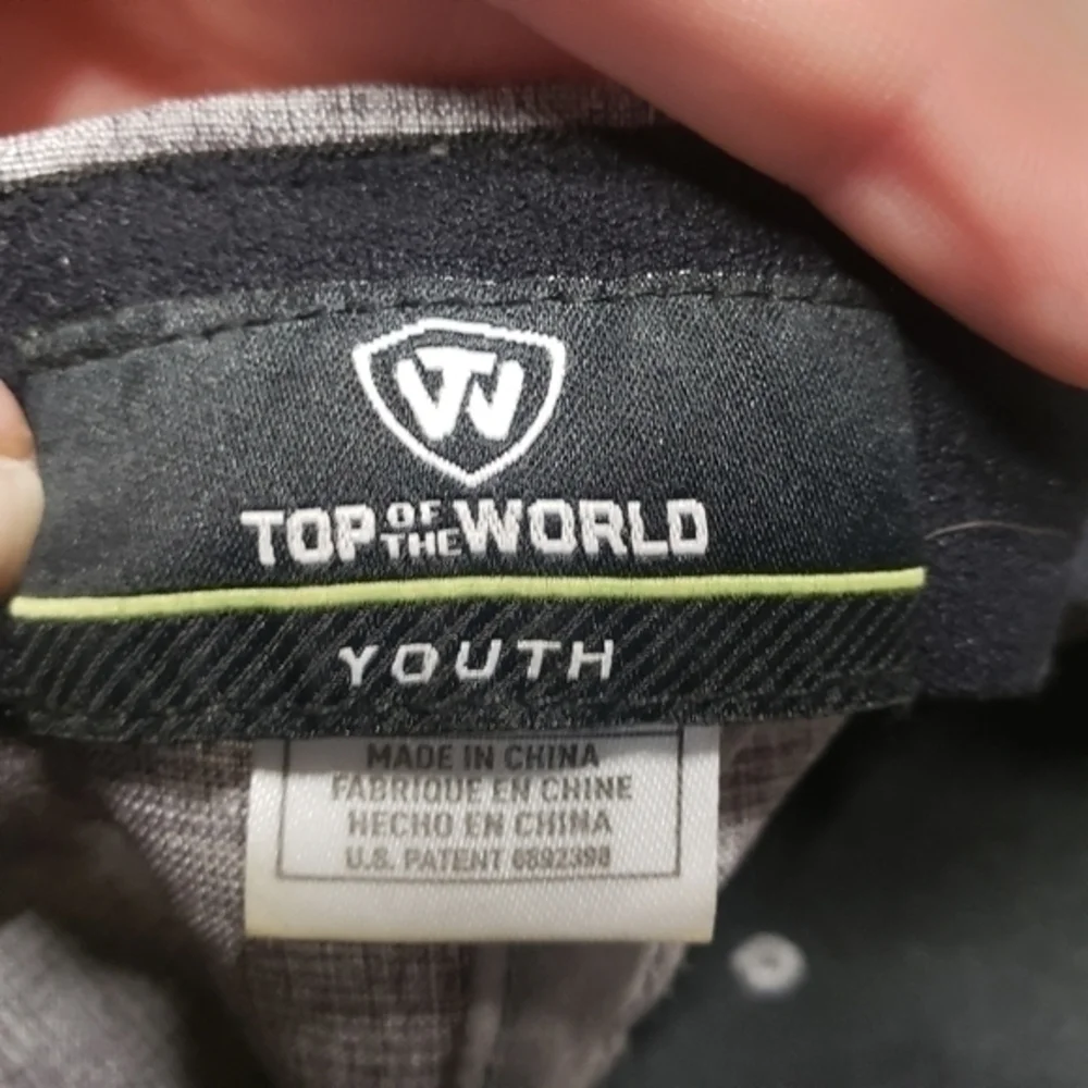 𝅺Top of the world‎ UK youth hat